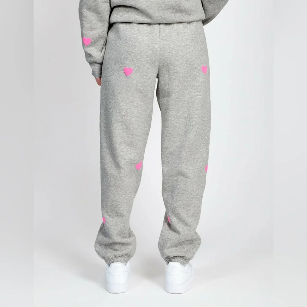 ❌SOLD❌ Brunette The Label All Over Hearts Oversized Fleece Joggers - Picture 3 of 11